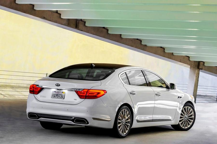  Kia K900 2015 года  (фото 2 из 21)